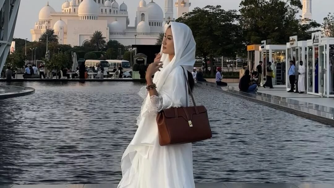 Tourists Love Wearing the Butterfly Abaya