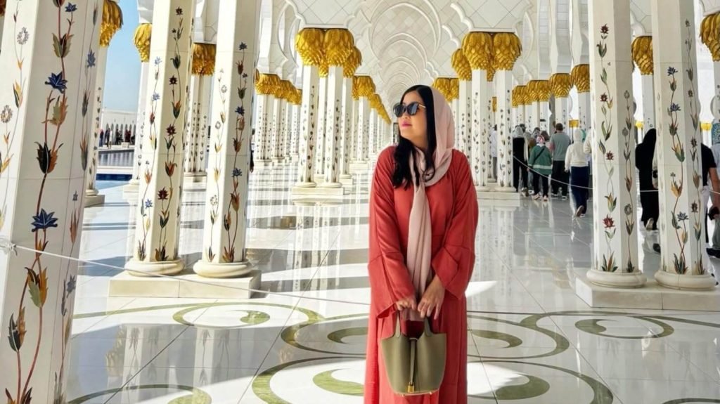 women wear red butterfly abaya